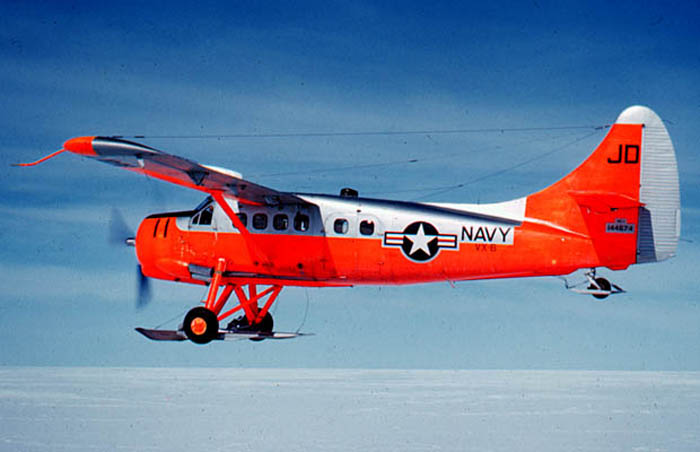 VX-6 Otter in flight from Williams Field to the Beardmore Base.